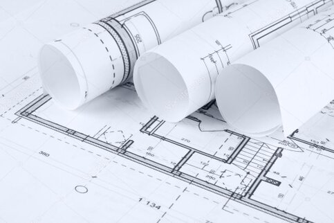 Architetto che controlla i lavori in un interno appena ristrutturato