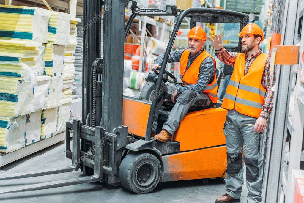 Intervento di sanificazione in un capannone industriale