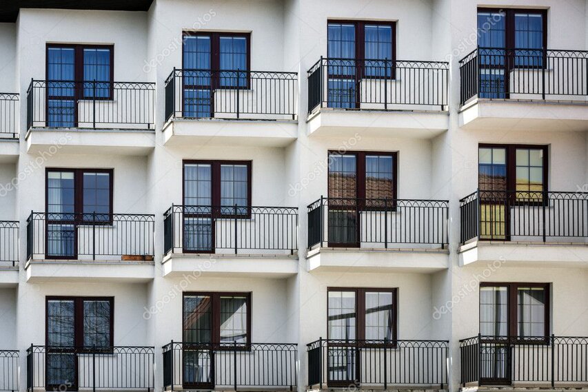 Scala condominiale pulita dopo lavori di ristrutturazione